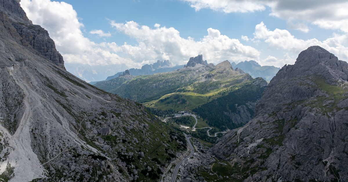 Motorroute door de Dolomieten